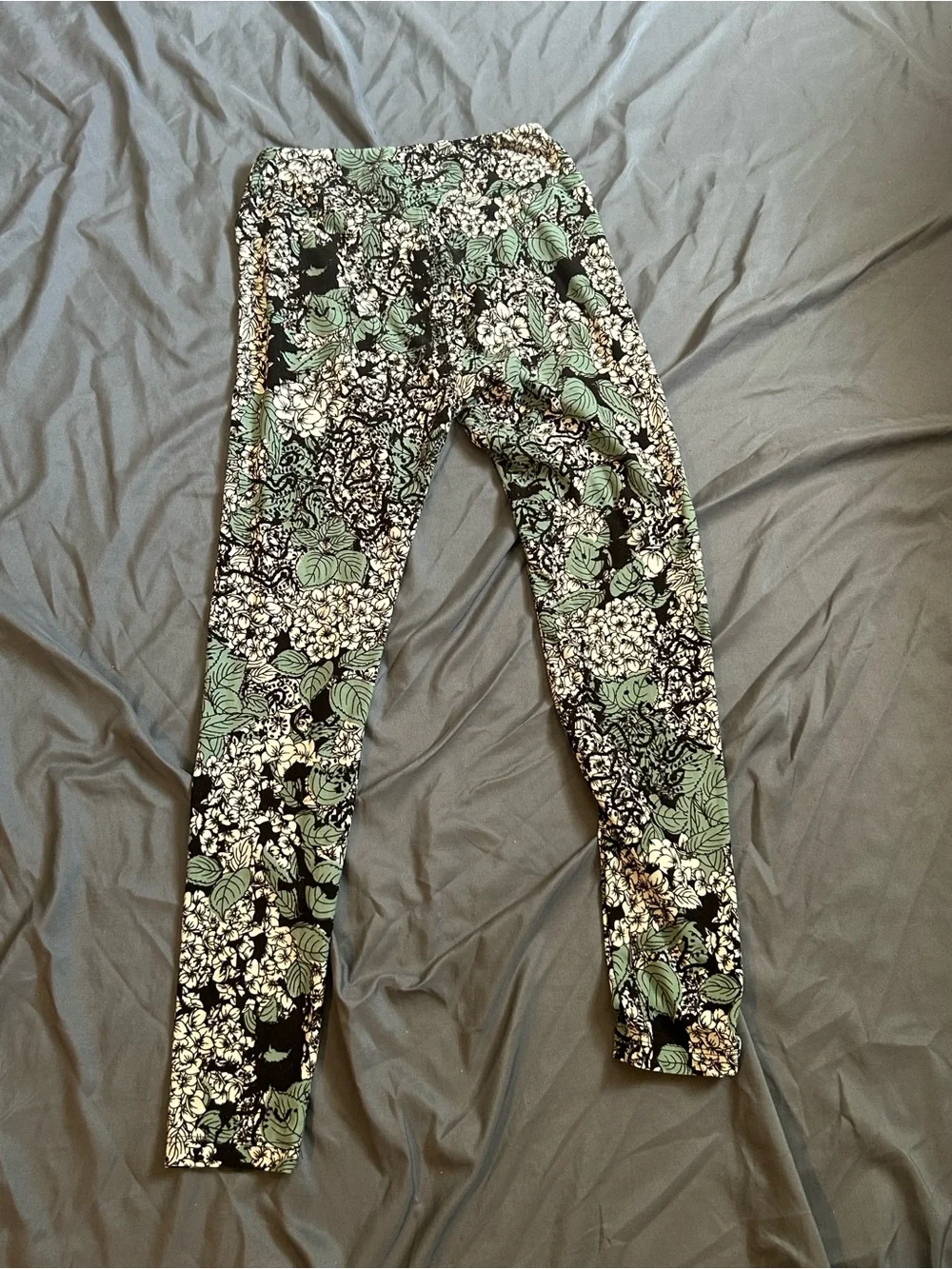 LuLaRoe Black, White & Green Floral Leggings
